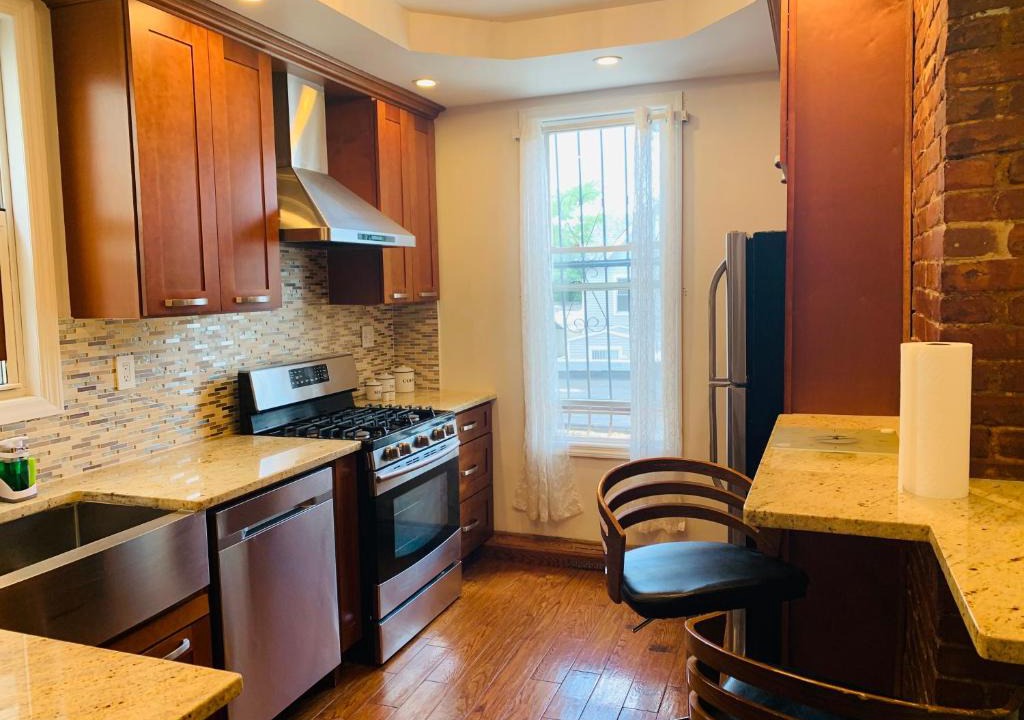East Bronx Apartment | El Edén 2 Bedroom with parking Space close to hospital