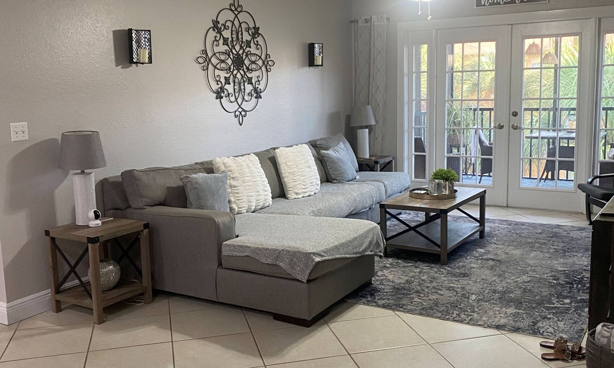 Bay Crest Park Condo | Elegant 2 bd/2 bth condo — Modern Luxury Minutes from Downtown & Beaches!