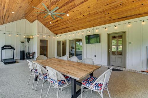 Ono Island House | Elegant Home w/Outdoor Kitchen in Robertsdale