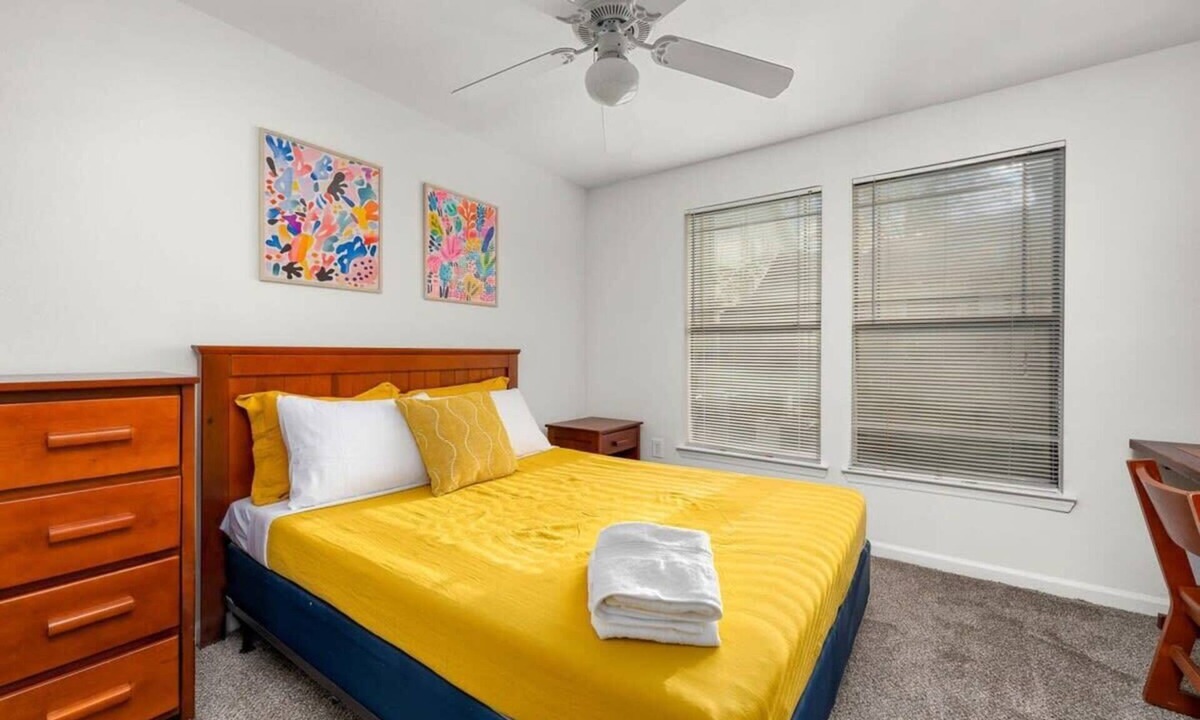 Bearss Plaza Apartment | Elegant retreat w/pool & gym near USF