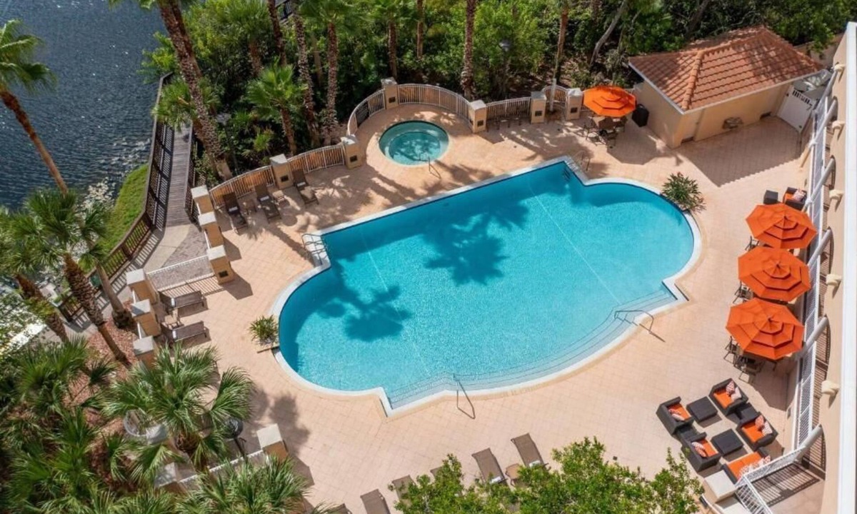 St. Petersburg Hotel | Elegant Stay near Beach & Downtown | Infinity Pool, Tranquil Setting