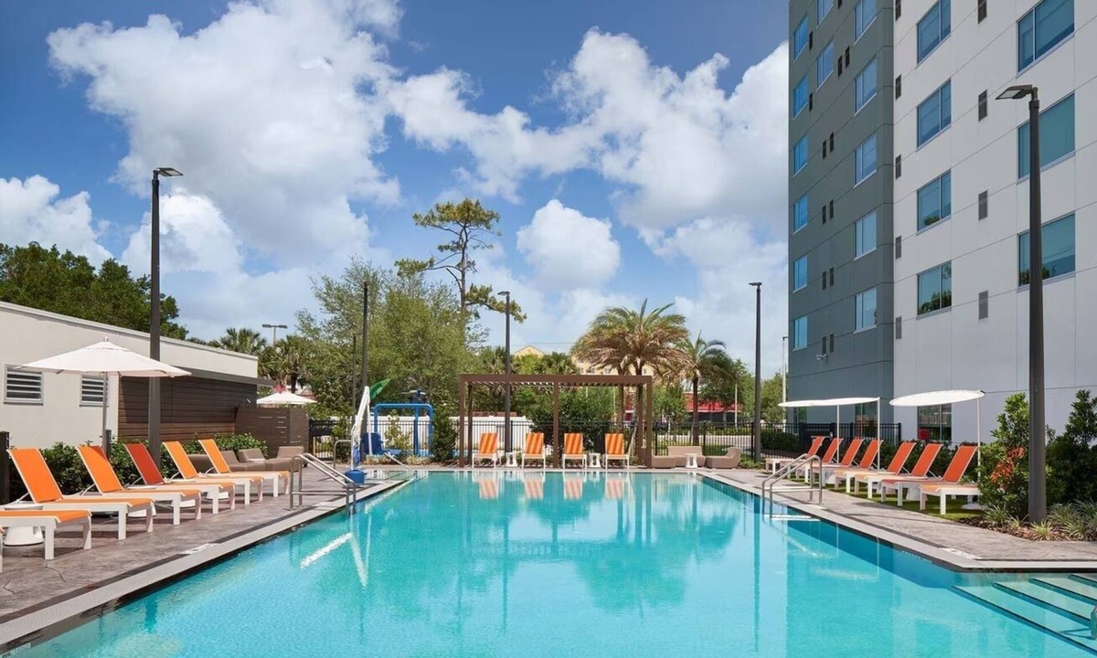Williamsburg Hotel | Element Orlando | 1 King Room | Minutes to EPIC Universe & Attractions