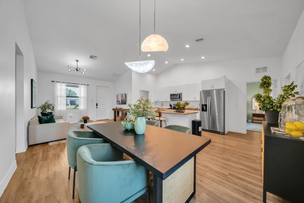 Port LaBelle House | Emerald Entry Retreat