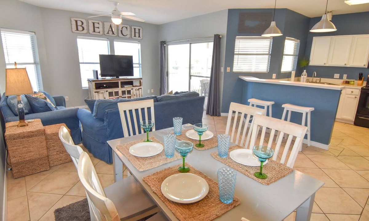 Holiday Isle Apartment | Emerald Escape I - 2BR SPC Beach Walk