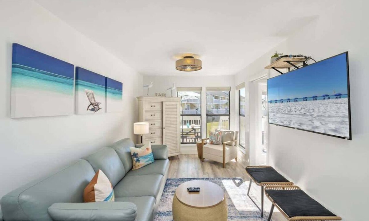 Holiday Isle Condo | Emerald Gem *Heated Pool & Private Beach Access*