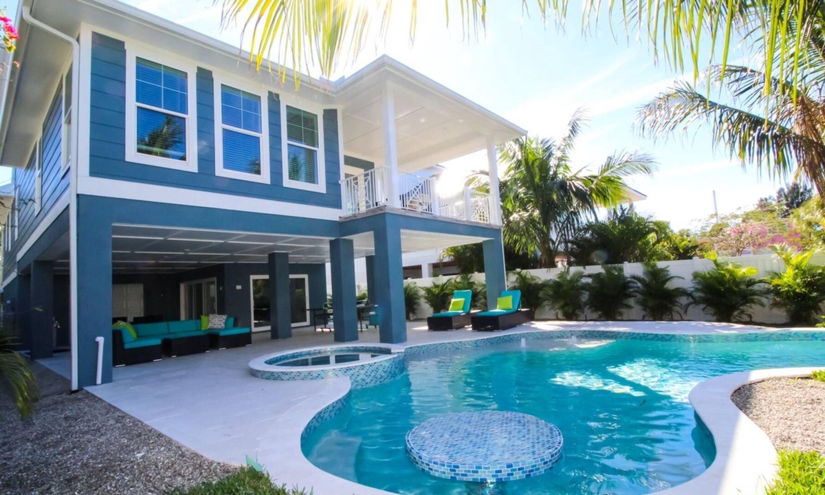 Anna Maria Villa | Endless Summer by AMI Locals