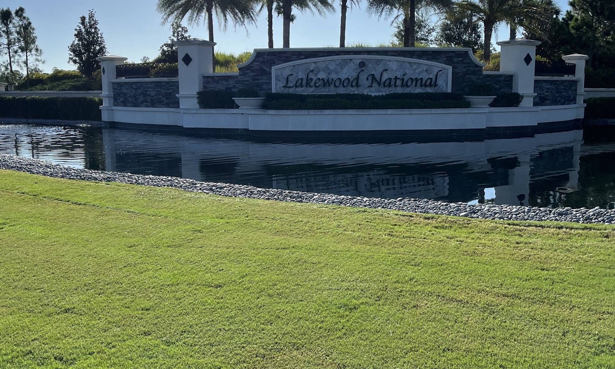 Lakewood Ranch Condo | Enjoy a gated golf community with 2 Arnold Palmer designed 18 hole golf courses.