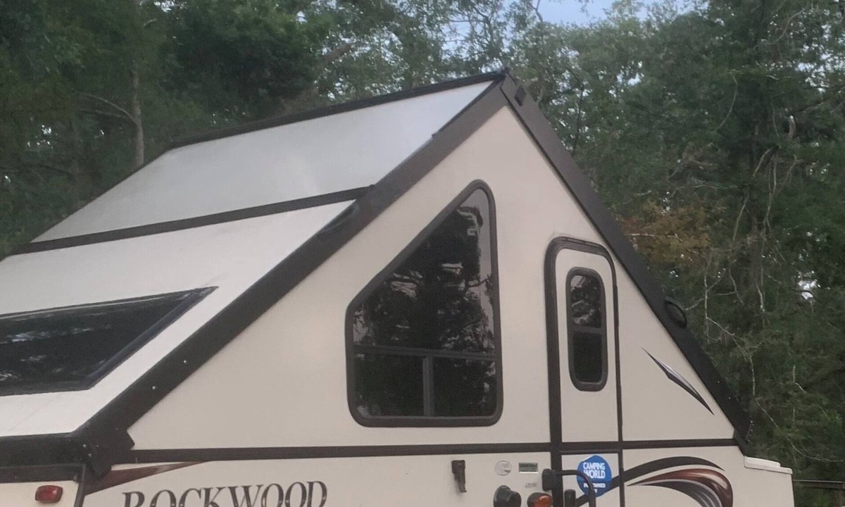 Boys Ranch RV Rental | Enjoy peace and solitude in this cozy camper on the Withlacoochee River.