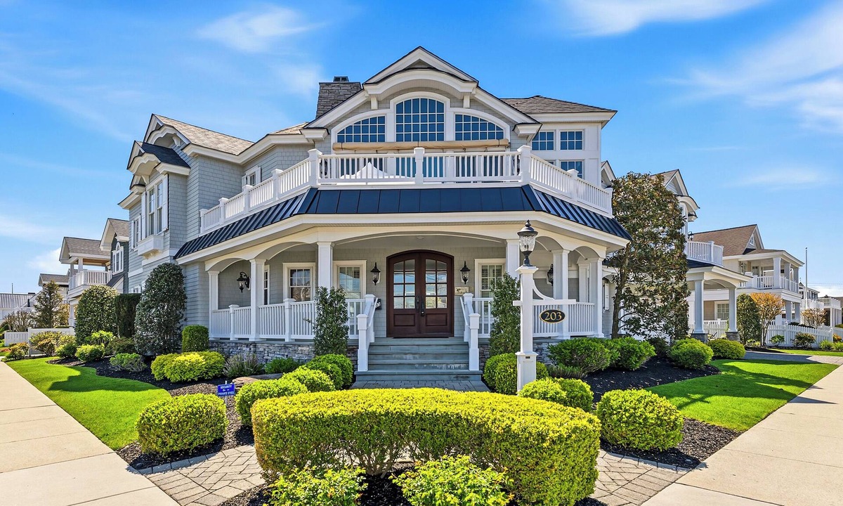Stone Harbor House | Enjoy your vacation in this lovely Stone Harbor Custom Built home feature 5 bedrooms, 6 full baths and 1 half bath.