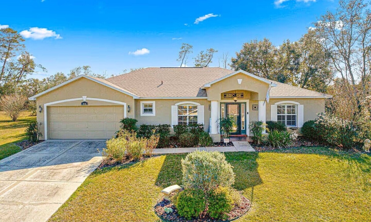 Ocala House | Entire Home with Pool near Springs, Florida Horse Park, FAST & many golf courses