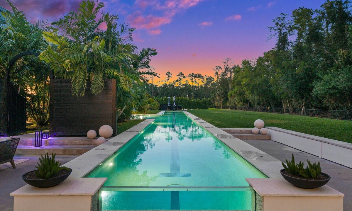 Naples House | ✰ Entire Naples Estate: sleeps 30, 150' Pool Tennis Pickleball Bocce Gym Theater