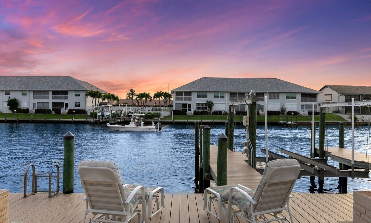 Caloosahatchee House | Entire Waterfront Duplex - Pool & Spa - 4BR/4BA