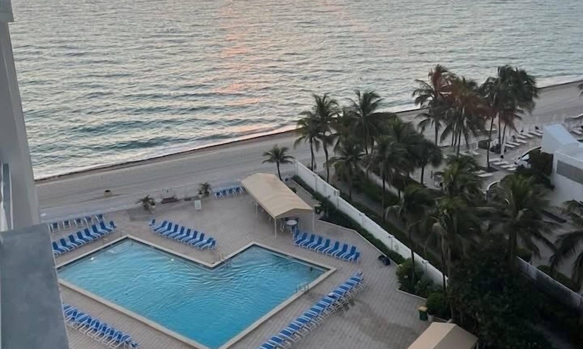 Hollywood South Central Beach Condo | Escape to Sun, Sand & Serenity Beachfront 1 bedroom 1,5 bath condo free parking