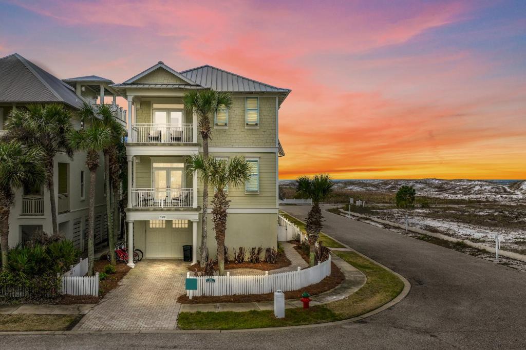 Holiday Isle House | Evening Views At Destin Pointe Resort