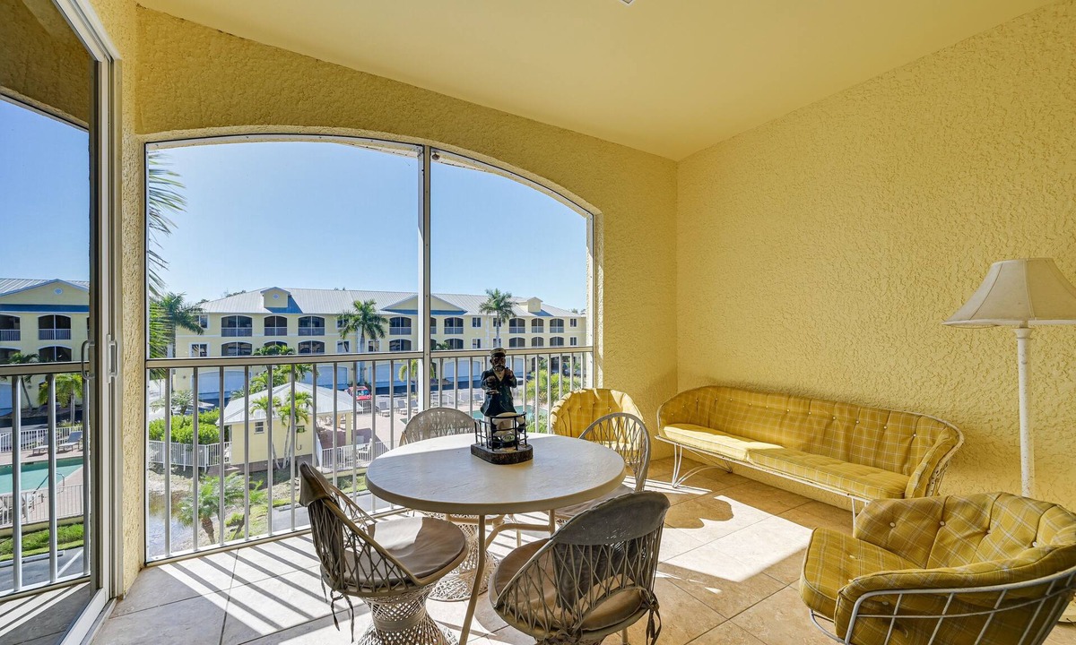 Everglades City Condo | Everglades City Condo w/Porch: Steps to Water!