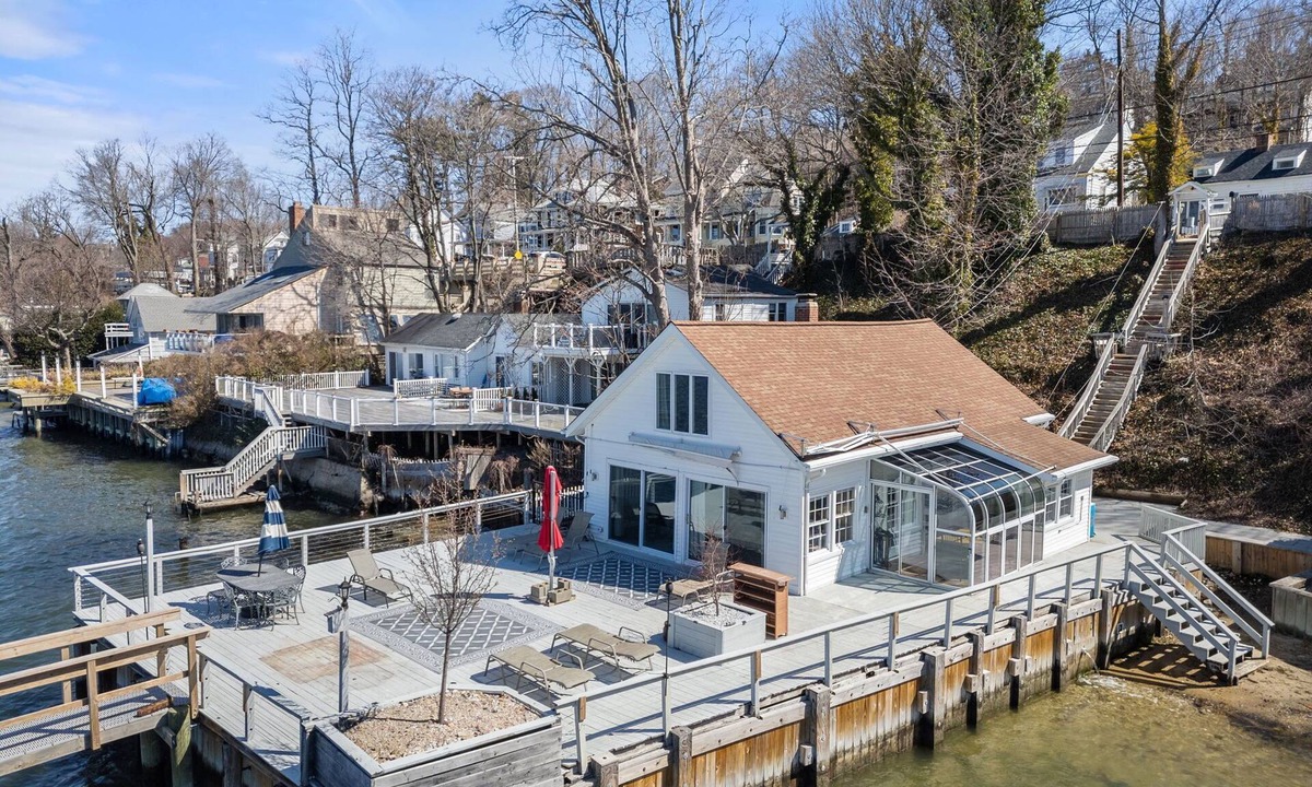 Northport House | Exclusive World Cup House 3-Bedroom Beachfront with Private in Northport Village