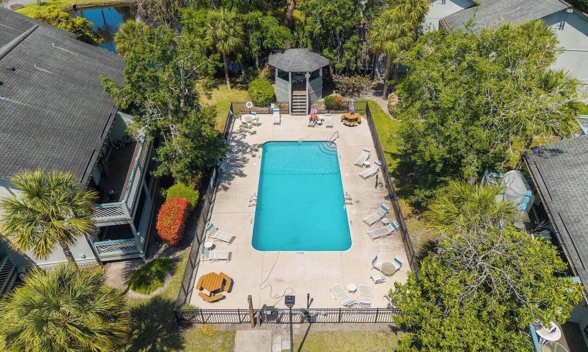 Saint Simons Heights Condo | Experience the best of St. Simons Island from this bright and breezy coastal condo, perfectly located to beach, shops and dining.