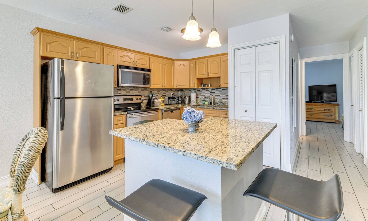 Gulf Gate Estates Apartment | Explore Sarasota: Condo w/Pool Access, Near Dtwn
