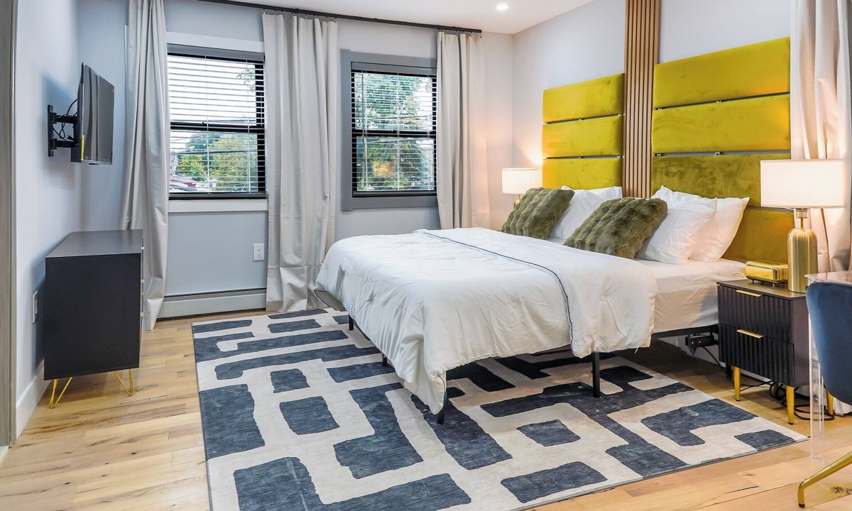 Queens Apartment | Fabulous 2-bedroom apartment - Velvet Vue Suite