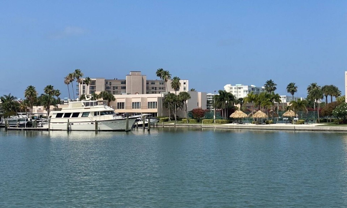 South Pasadena Apartment | FABULOUS WATERFRONT STUDIO APT IN ST PETE FL!