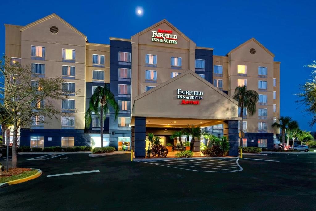 Florida Center Hotel | Fairfield Inn and Suites by Marriott Orlando Near Universal Orlando