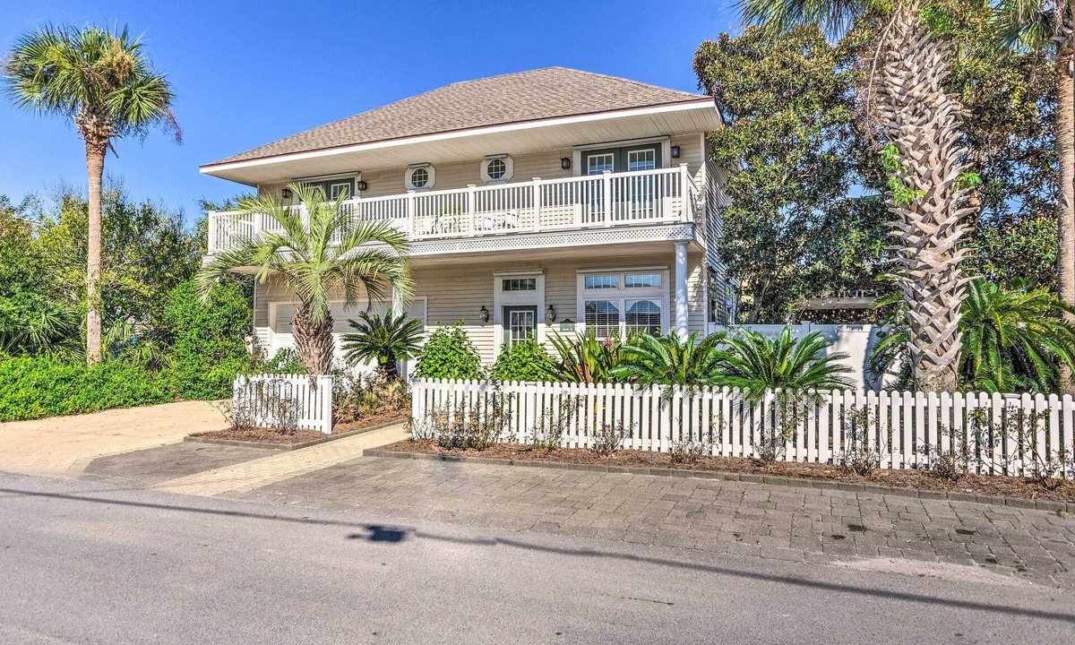 Miramar Beach House | Fall and Winter Price Drop/2-Min Walk to Beach–No Streets to Cross+ Beach Gear