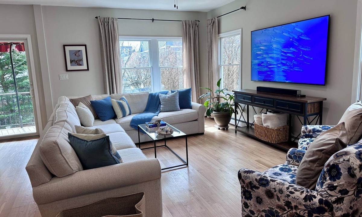 Long Beach House | Family friendly 4-bdrm beach house near surf beach w outdoor shower, AC, & bikes