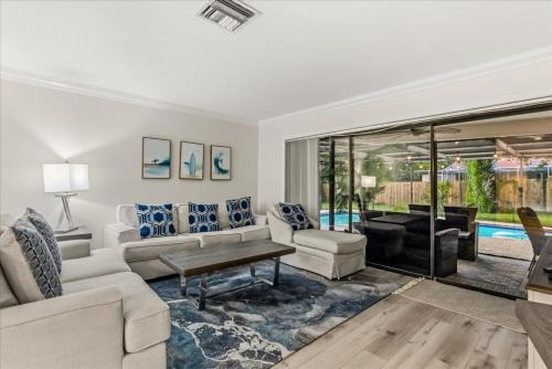 Westlake Village Villa | Family-Friendly 4BR Getaway Saltwater pool