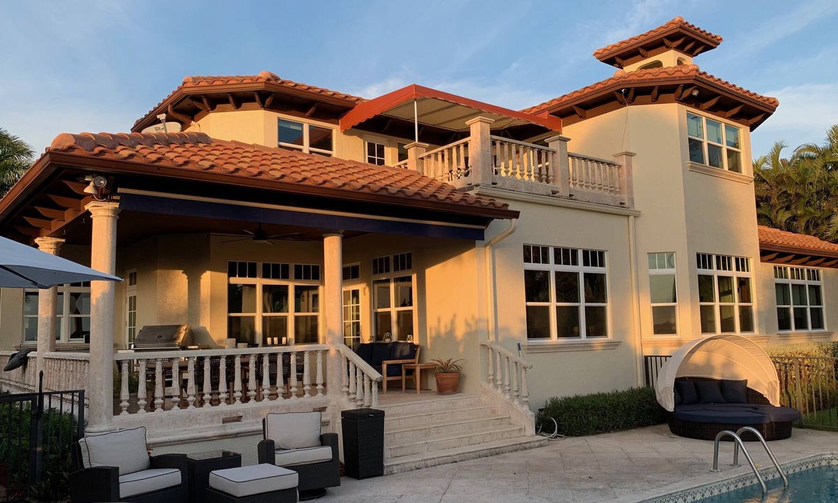 North River Shores House | Family Friendly Waterfront Villa