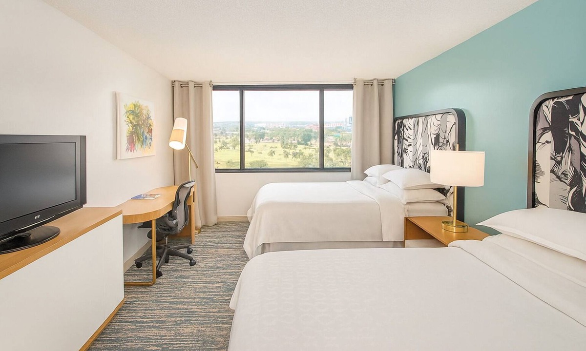 Seybold Hotel | Family & Friends Getaway! 3 Beautiful Units, Pool, Close to Downtown Miami!