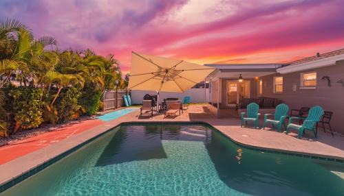 Walsingham House | Family Fun Getaway with Pool, Game Room, Shuffleboard