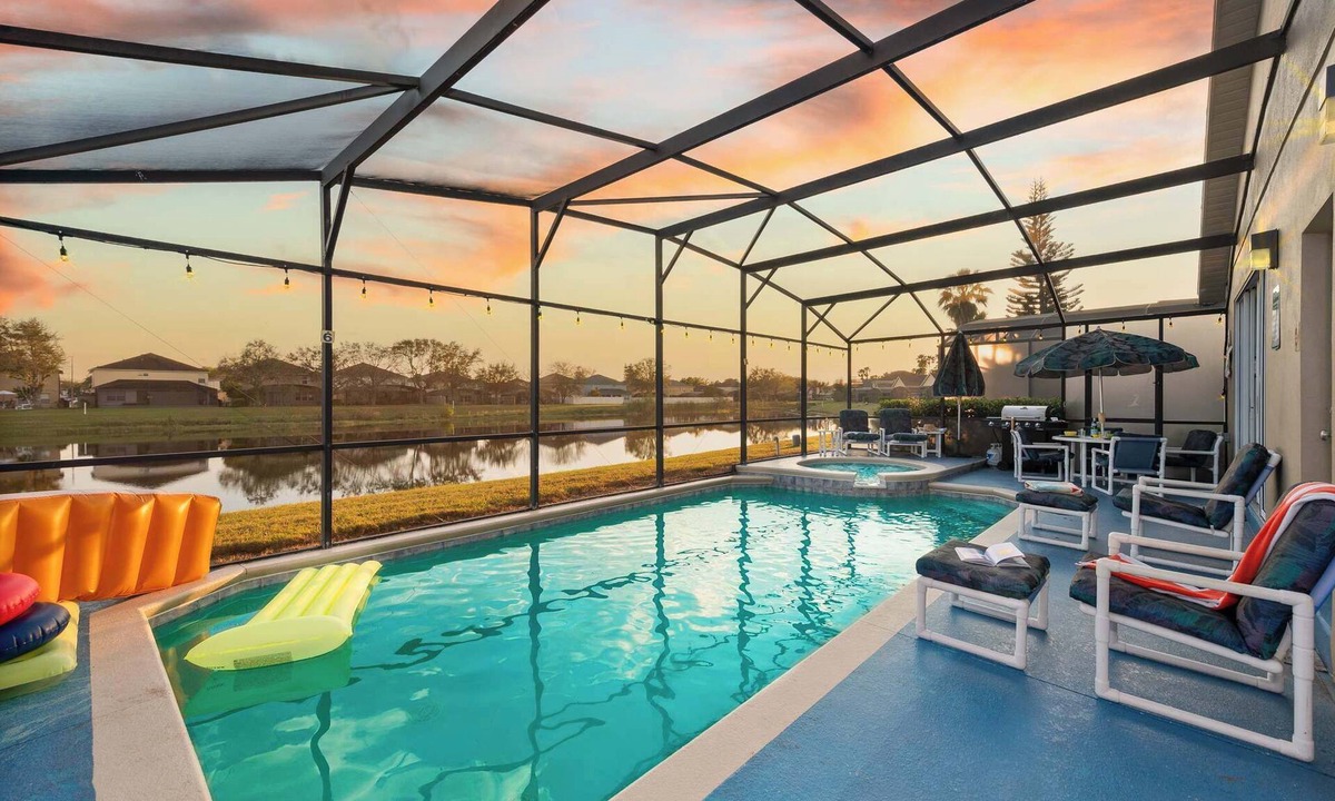 Four Corners House | Family home near Disney w/pool & BBQ