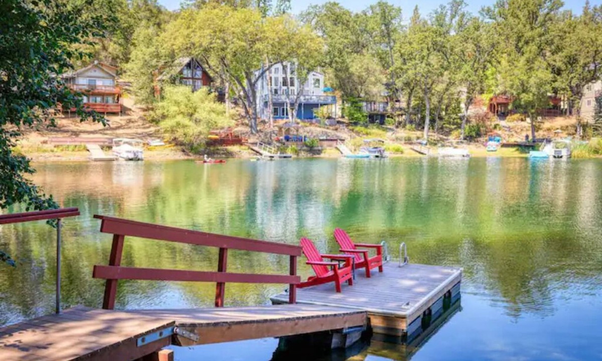 Destin Cabin | Family Lakehouse w/Private Dock & Swim!
