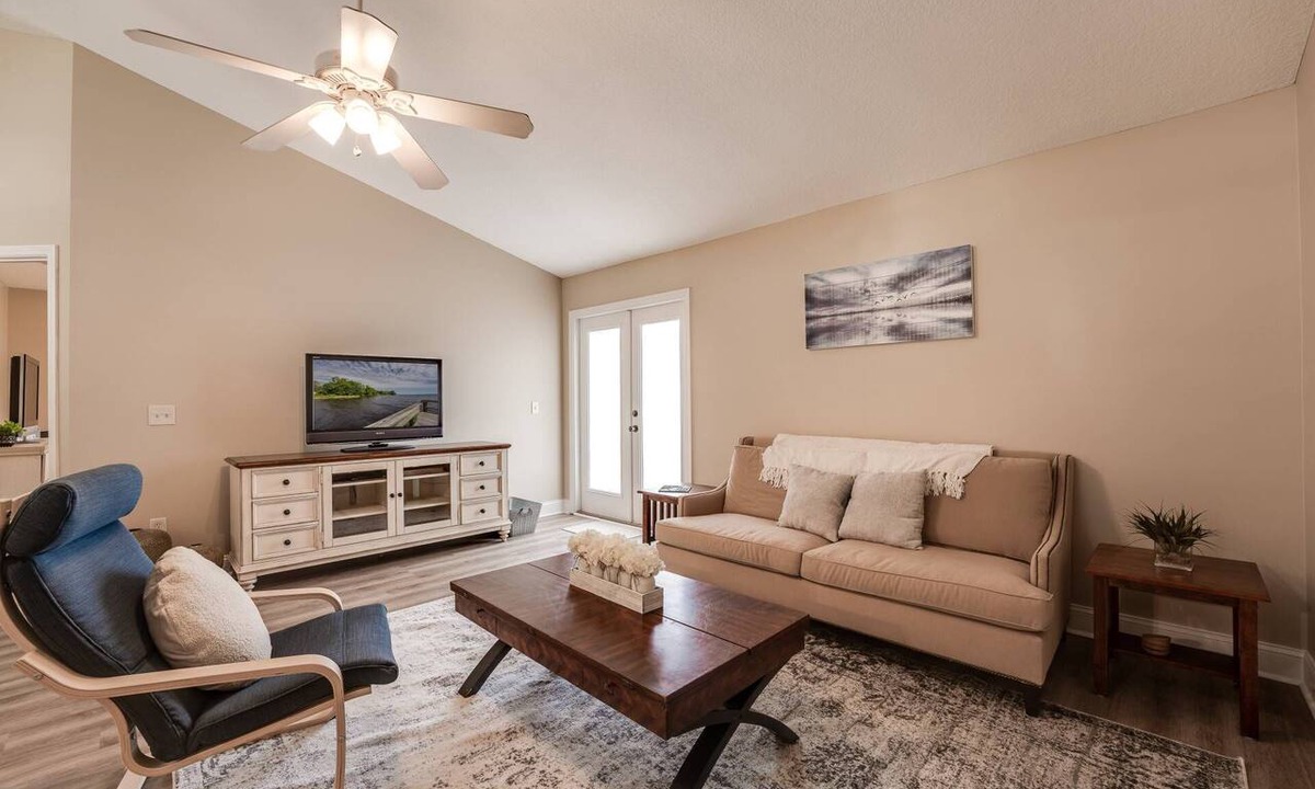 Green Cove Springs House | Family Pet-Friendly 3BR w/Private Fenced Yard, Firepit & 1 Mile to Spring Park!