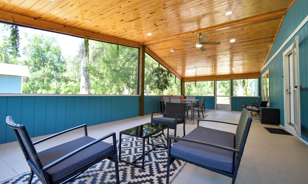 Old Town House | Family & pet friendly ~30 min to Steinhatchee & mins to Springs.50-amp RV hookup