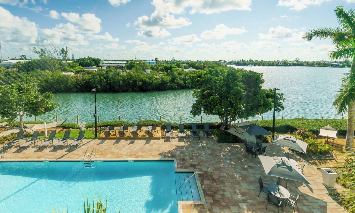 Florida Keys Hotel | Fantastic View! 2 Relaxing Rooms, Free Breakfast, Outdoor Pool, Pets Allowed!