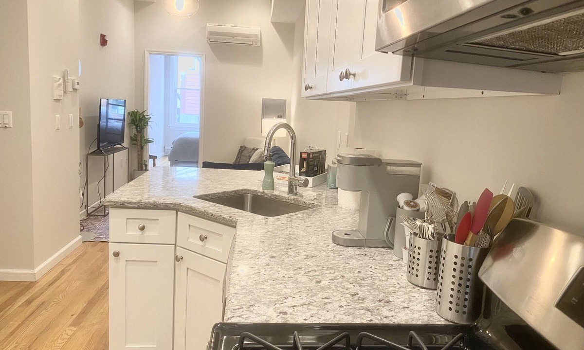 Hoboken Condo | Fast Path or Ferry Ride to NYC & World Cup High End Furniture & Bedding Hoboken