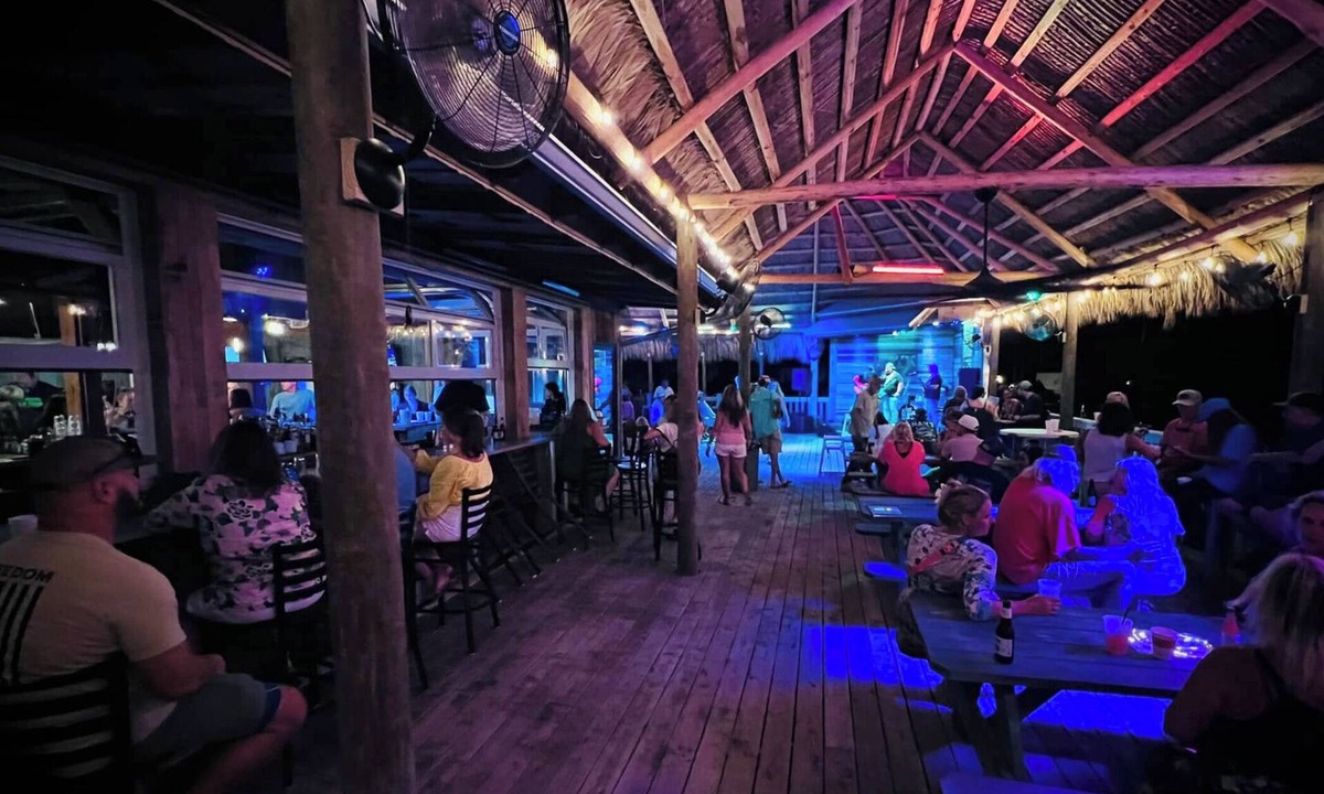 Steinhatchee Hotel | Fiddler's Restaurant and Resort