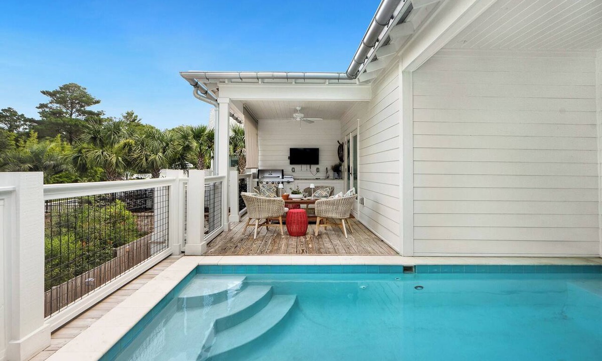 Seacrest House | Fin and Tonic - Private Pool + 6 Bikes