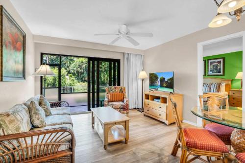 Park Shore House | First Floor Deluxe Condo
