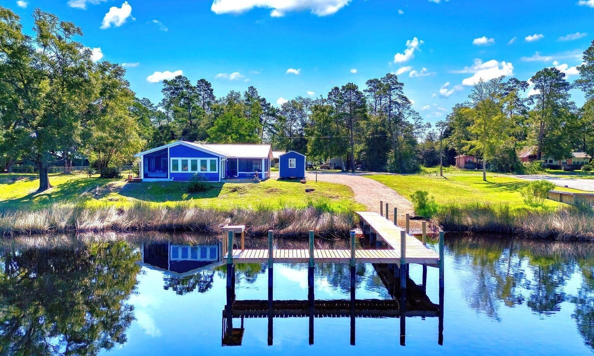 Carrabelle House | Fish & Dog Cottage - River-front, private dock & boat launch!