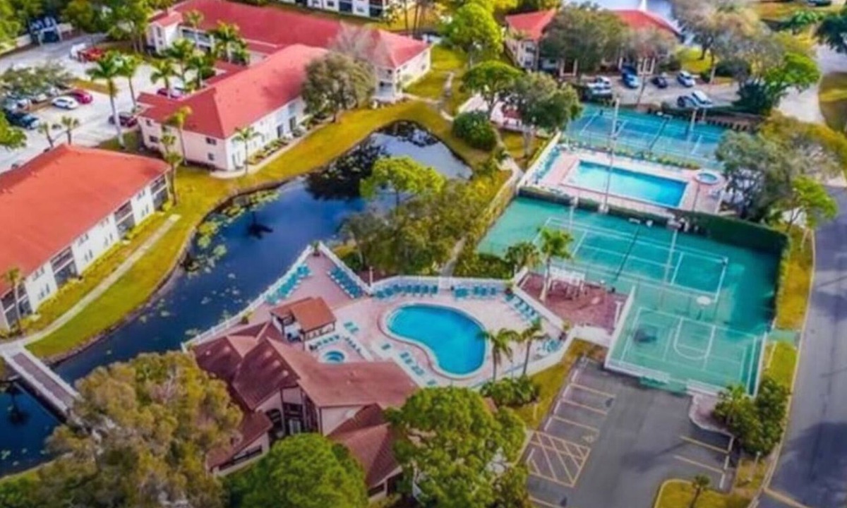 Trailer Estates Condo | Five Beach Retreat Pickleball Pools Best Value @ Shorewalk Resort near AMI & IMG