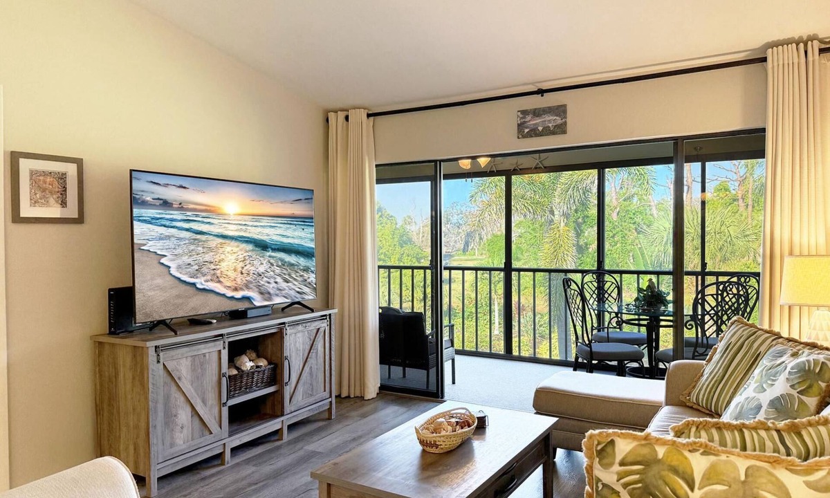 Grove City Apartment | Forest Park – Pool, Tennis & Coastal Charm