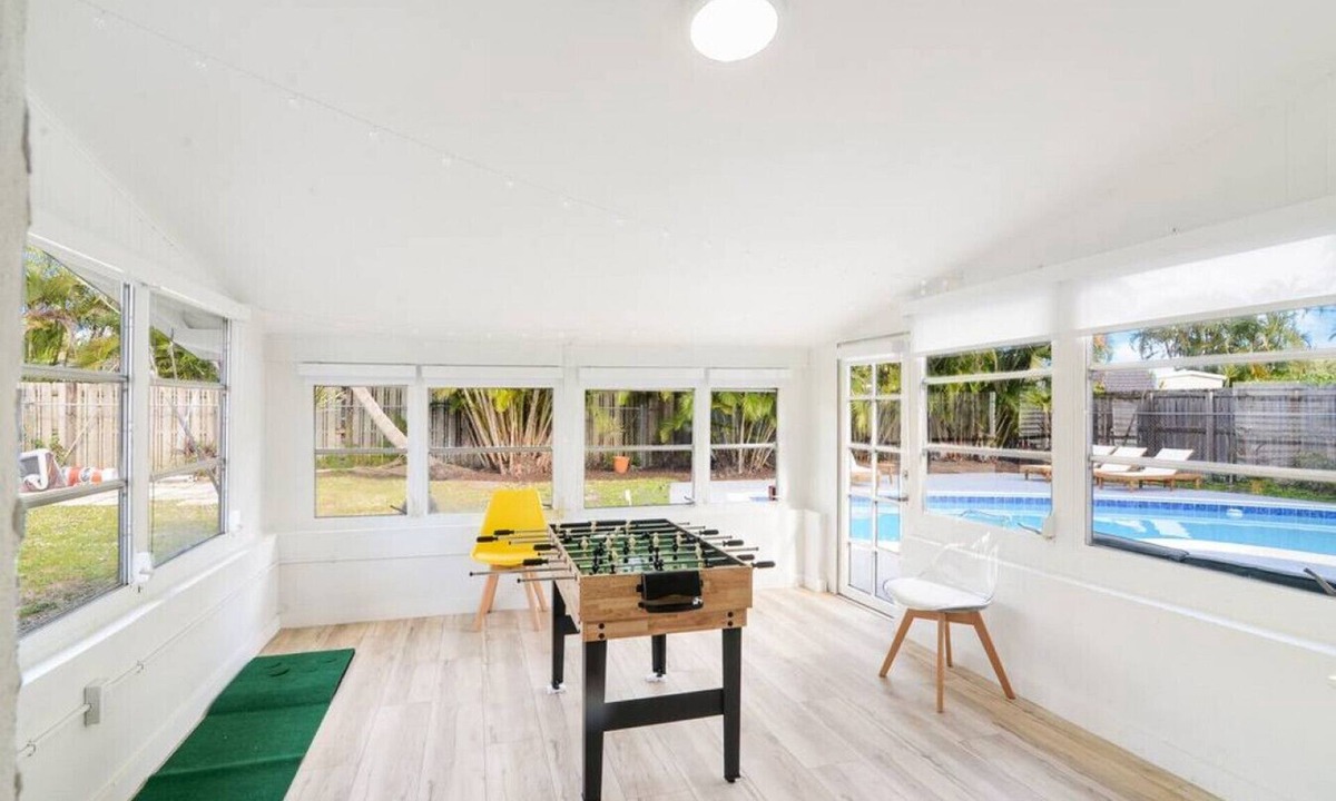 Central Corals House | Fort Lauderdale Pool House Hidden Gem