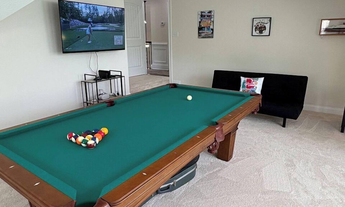 Evans House | Four Bedroom Master's Rental with Pool Table and Screened-In Porch.