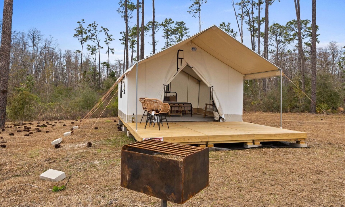 Wewahitchka Cabin | Free Kayak Included | Dead Lakes Glamping Getaway
