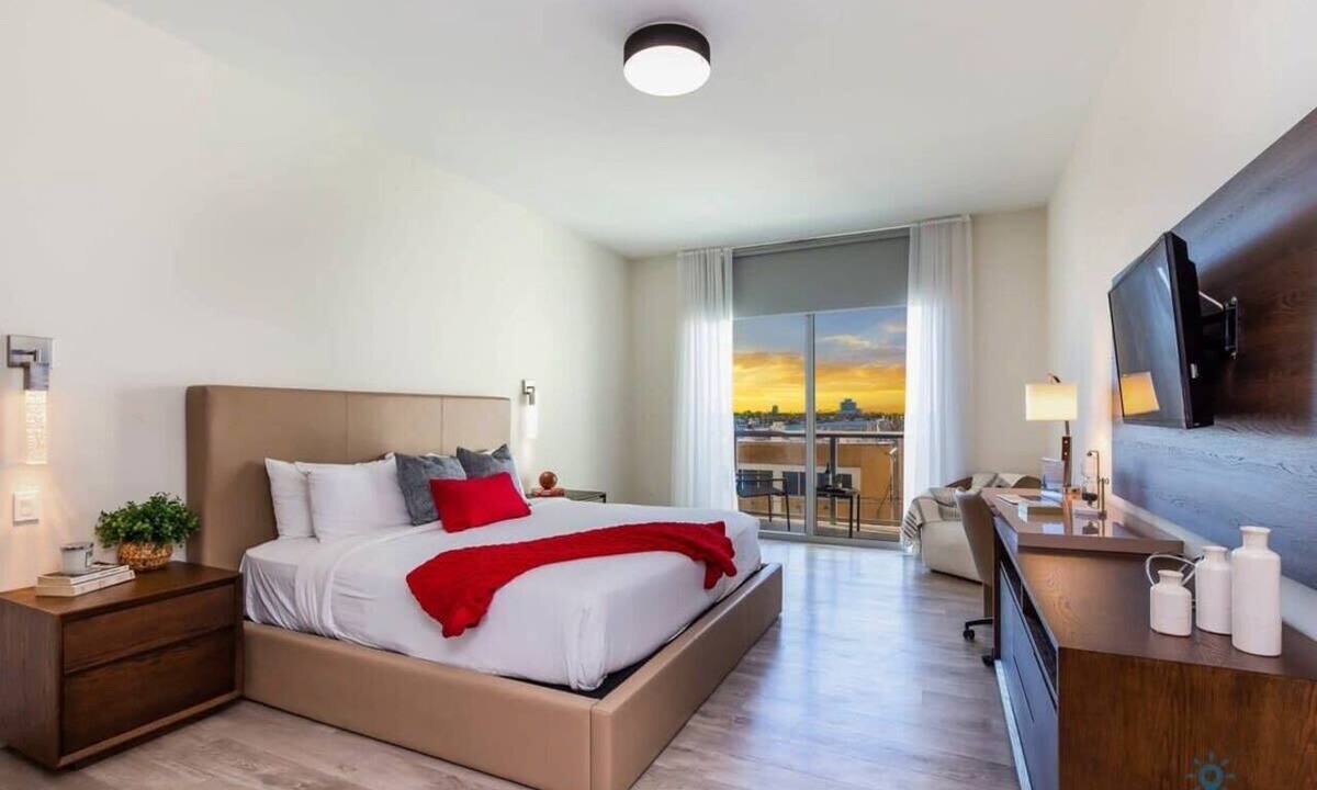 Hollywood Condo | Front Bay View Balcony|Enjoy Sunsets|Amazing Pool