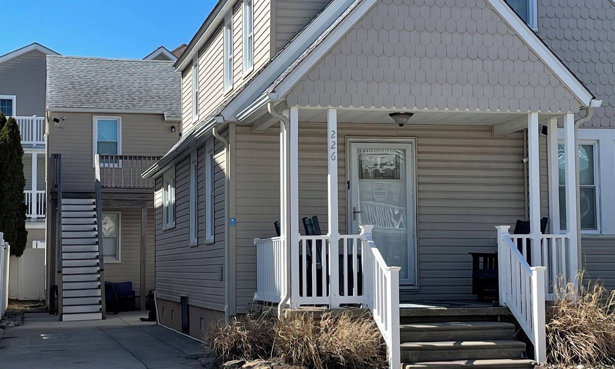 Wildwood Apartment | Full Remodel-everything is new! 1.5 blks from beach and boardwalk