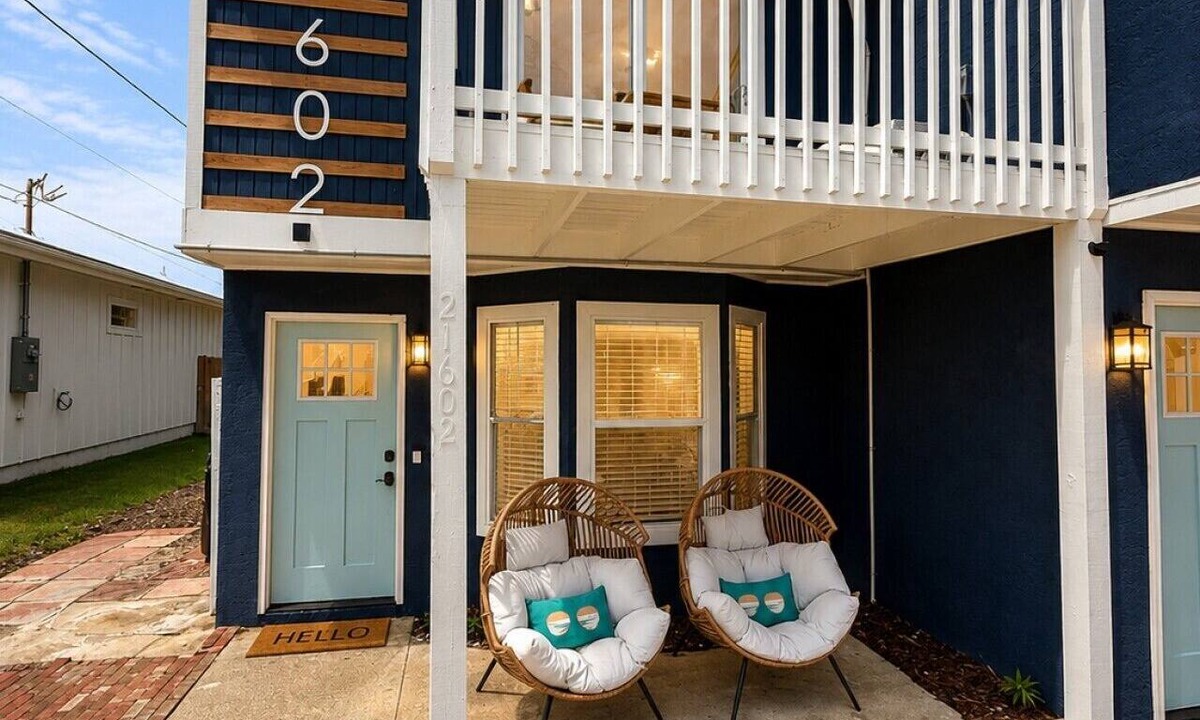 Riviera Beach House | Fully Renovated Beach Retreat Townhome!