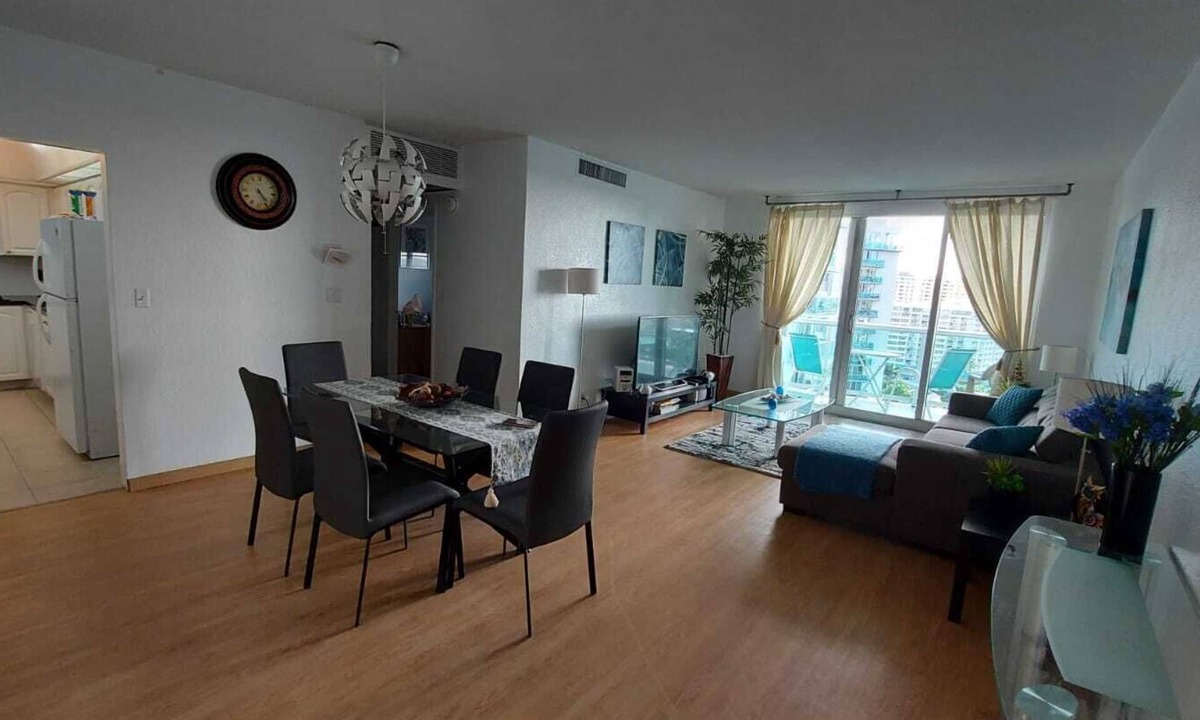 Hollywood South Central Beach Condo | Fully renovated Apartment located on Hollywood beach. At The Tides.